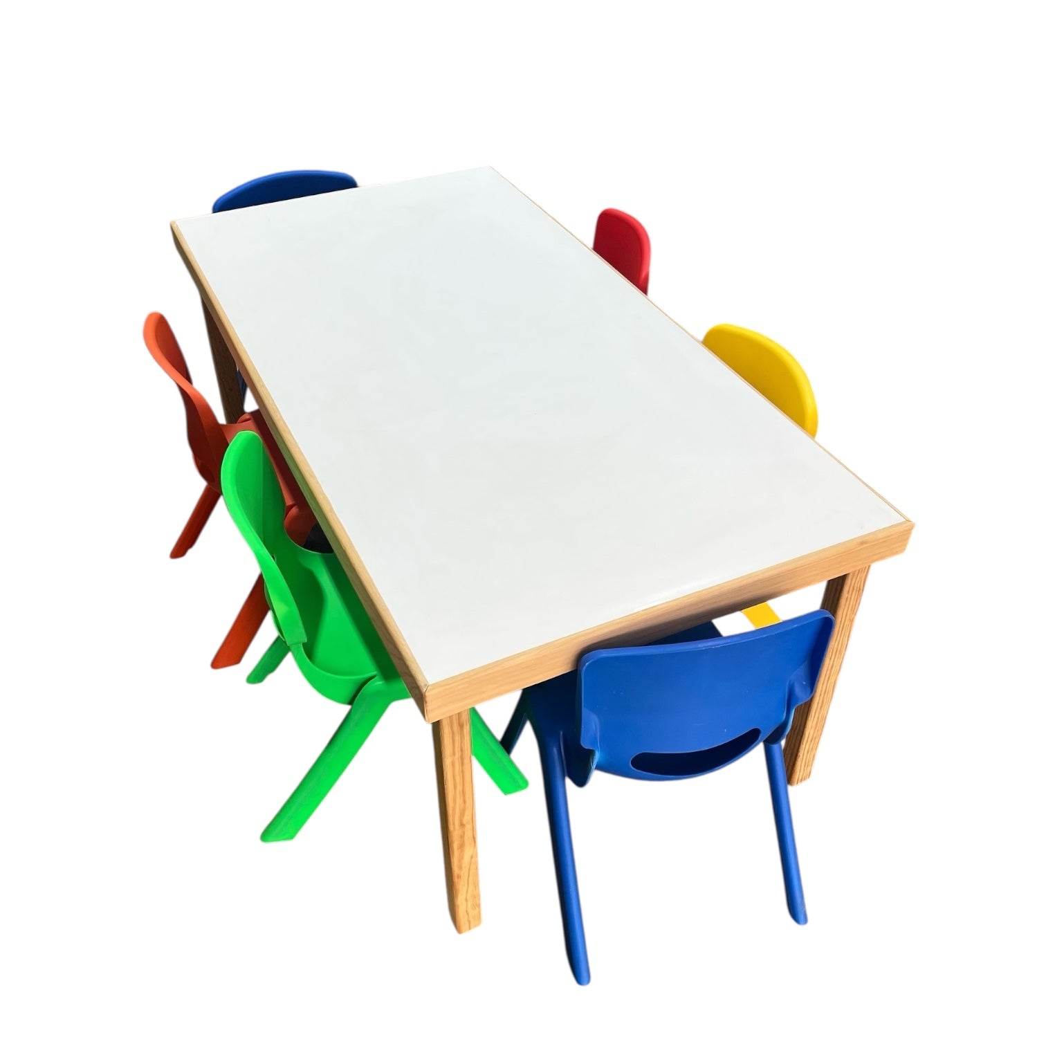 Conjunto Mesa Rectangular  Madera con 6 Sillas de plástico de colores.