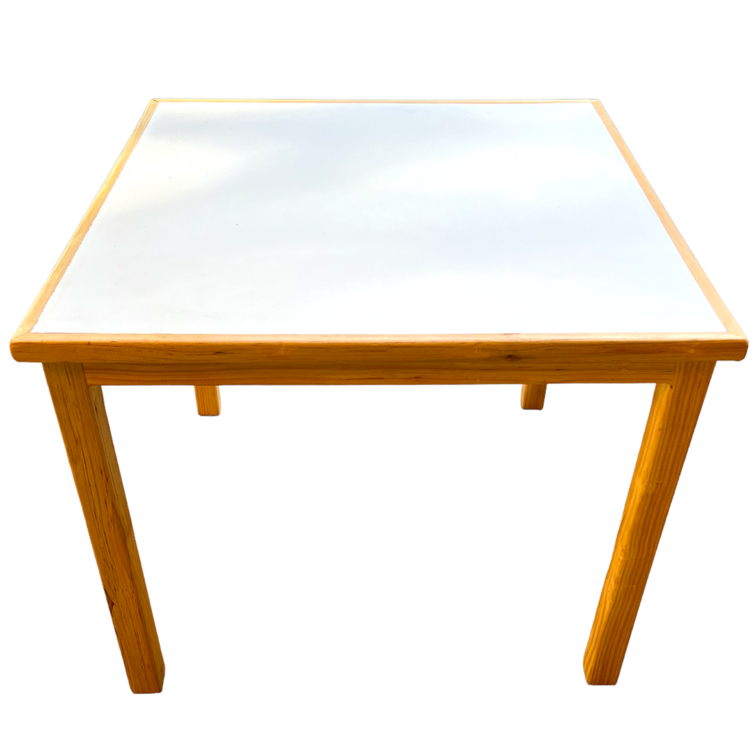 Mesa Infantil Cuadrada de Madera