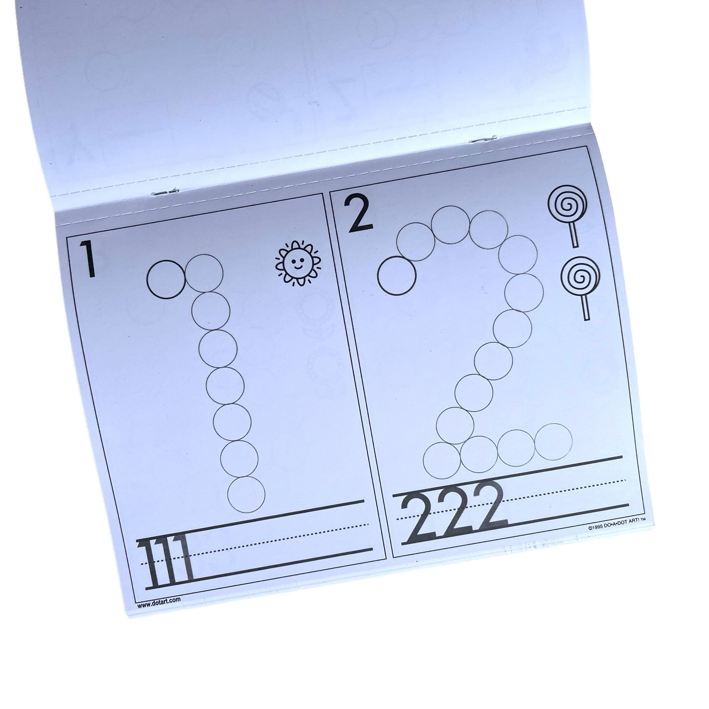 Libro juega y aprende - DO A DOT - Play & Learn